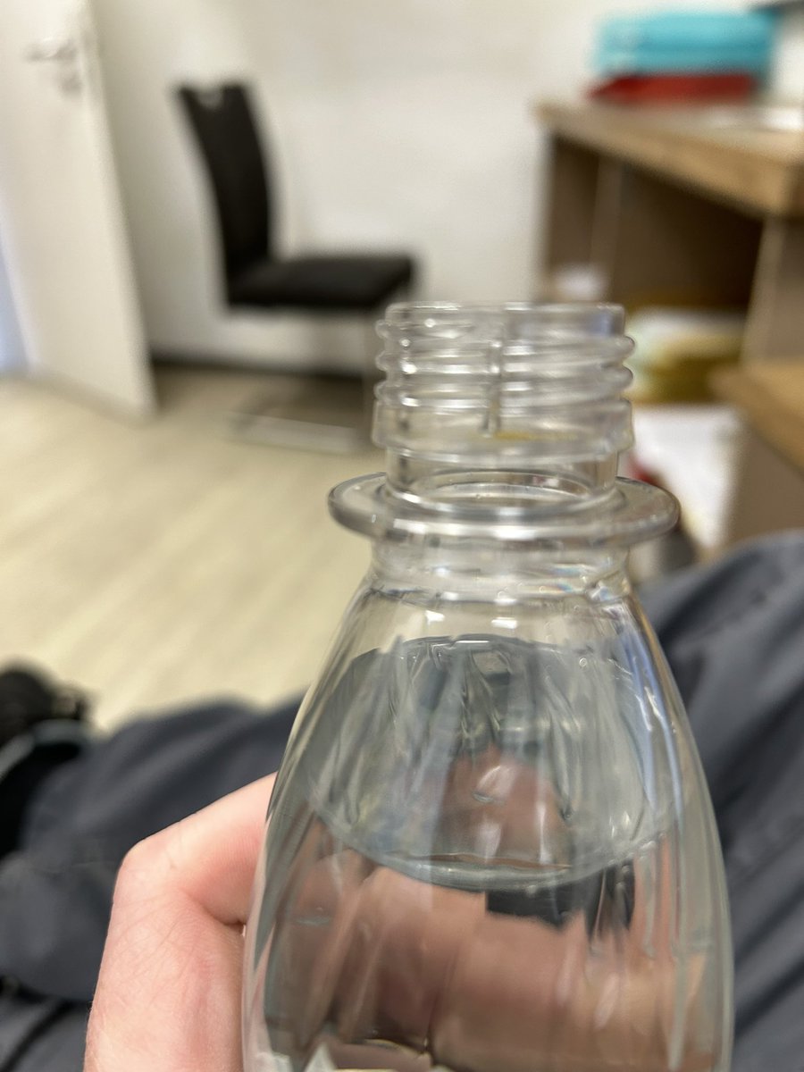tancens's tweet photo. 🤢🤢🤮 Danke #7up  für die wieder mal  eklige Erfahrung gemacht aus dreckigen Flasche zu trinken https://t.co/0Ku9SetUa3