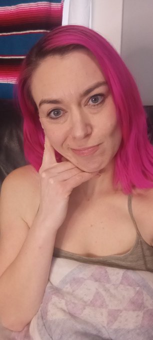 It's cold and snowy, and I've got a case of the Mondays 🤣.  Gonna go make content instead of taking calls<a href="/tag/thirstythursday"class="tags"><span>#thirstythursday</span></a>