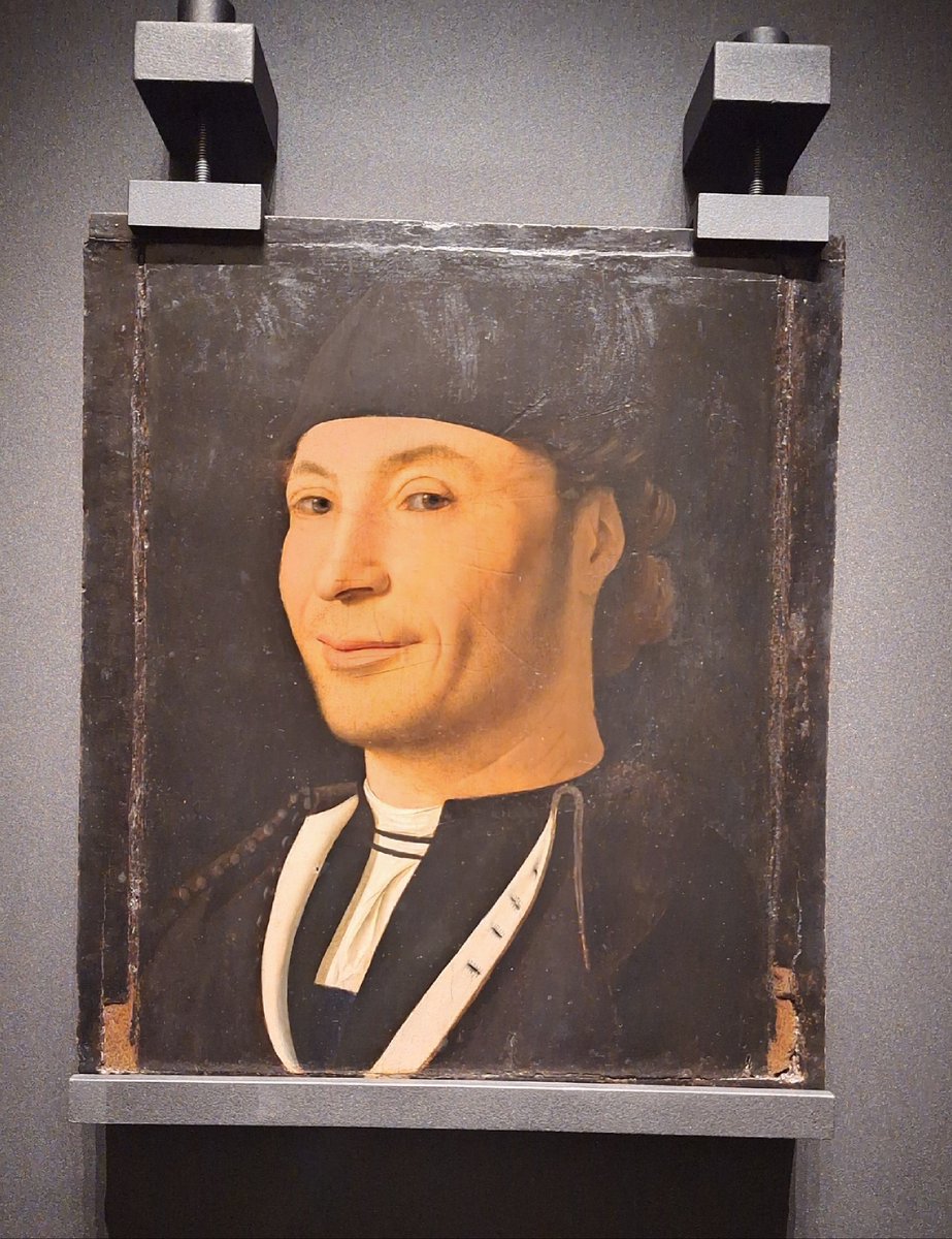 Este desconocido, retratado por Antonello da Messina, nos mira así, de aquella manera... 😏
Museo Mandralisca, Cefalù (Sicilia).

En ese museo hay más piezas interesantes...