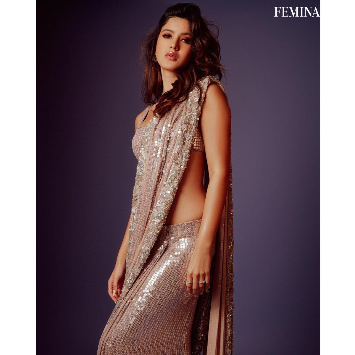 FeminaIndia's tweet photo. When it comes to making an entrance, nothing speaks glamour like a sequin dress. These shimmering masterpieces effortlessly capture the essence of celebration, turning any moment into a radiant affair.
#Femina #ShanayaKapoor #SequinSensation #DressedToDazzle https://t.co/pT0ecVSOQF