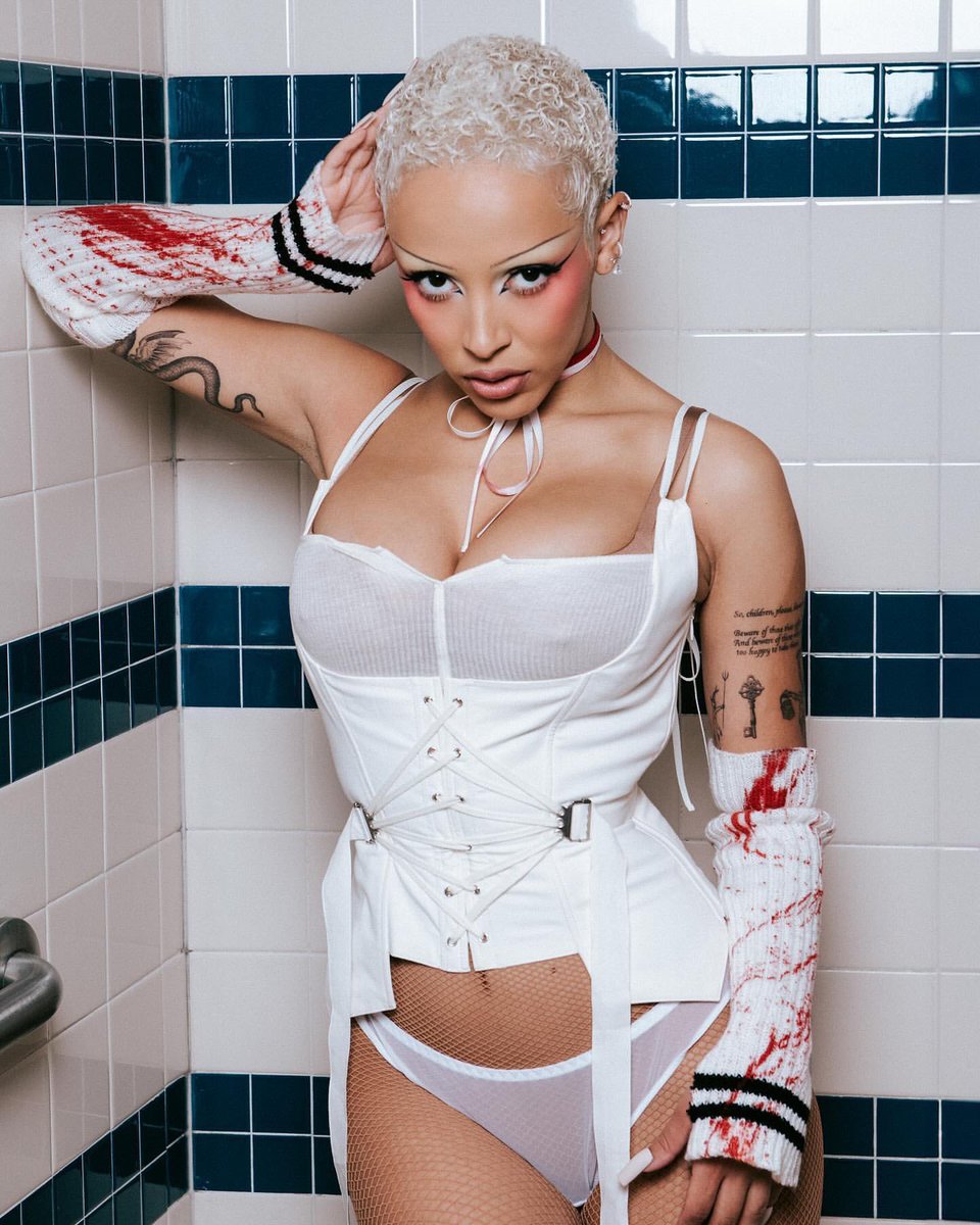 DojaStudios's tweet photo. .@DojaCat has surpassed @NICKIMINAJ and is now the female rapper with the most solo top 10 hits on the Billboard Hot 100 in history. https://t.co/SfACaxuQOi