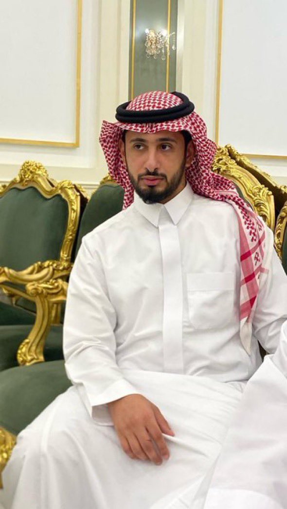 من خريجي الاسرة للعام الدراسي ٢٠٢٤ ، 
عاصم بن علي الضبيب، نهنئه بتخرجه من درجة البكالوريوس تخصص الهندسه الكيميائية من جامعة الملك فهد للبترول والمعادن ،ندعو له بدوام التوفيق والنجاح
