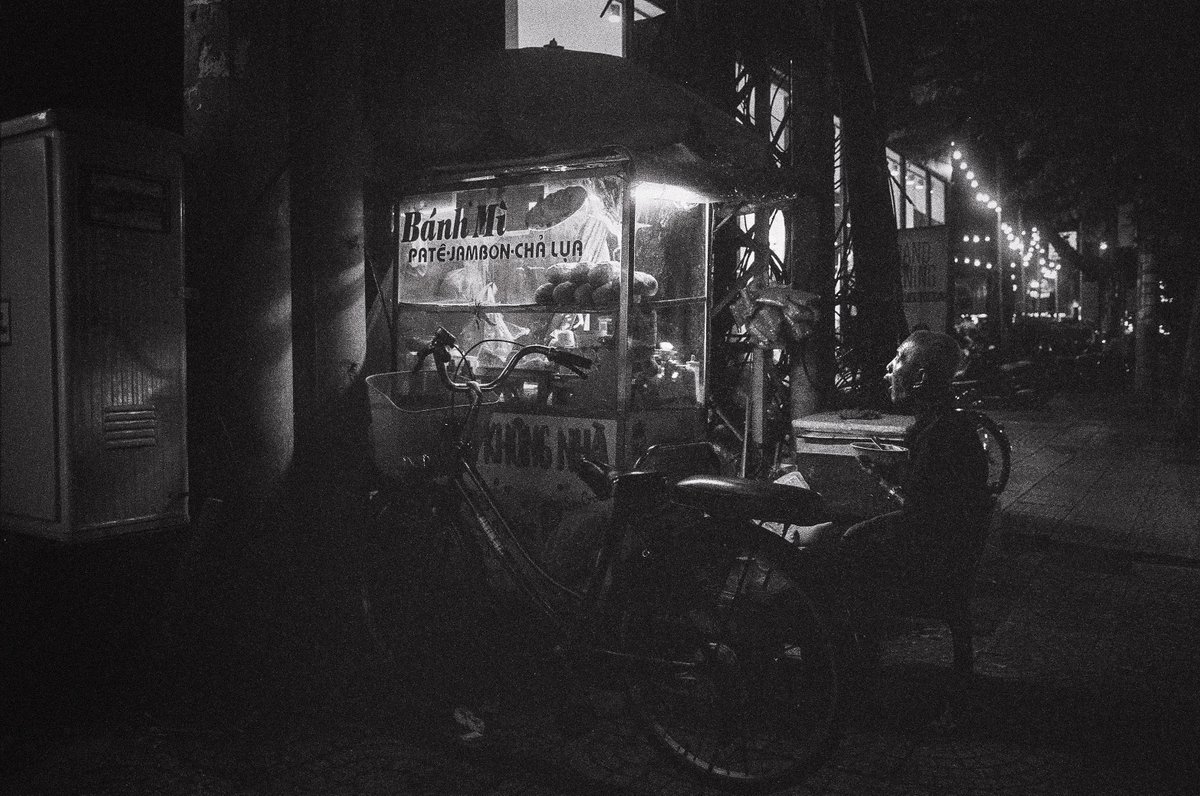 akimpix's tweet photo. @moment Tmax 3200 at night in Vietnam https://t.co/nqGZRNJ6bB