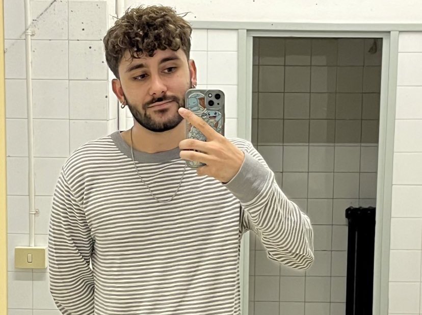 Busco una habitación en Barcelona para entrar cuanto antes! Soy mu majete y apañao no molesto, me gusta ir de cervecitas, las travestis y cocinar/comer juntos 🥹