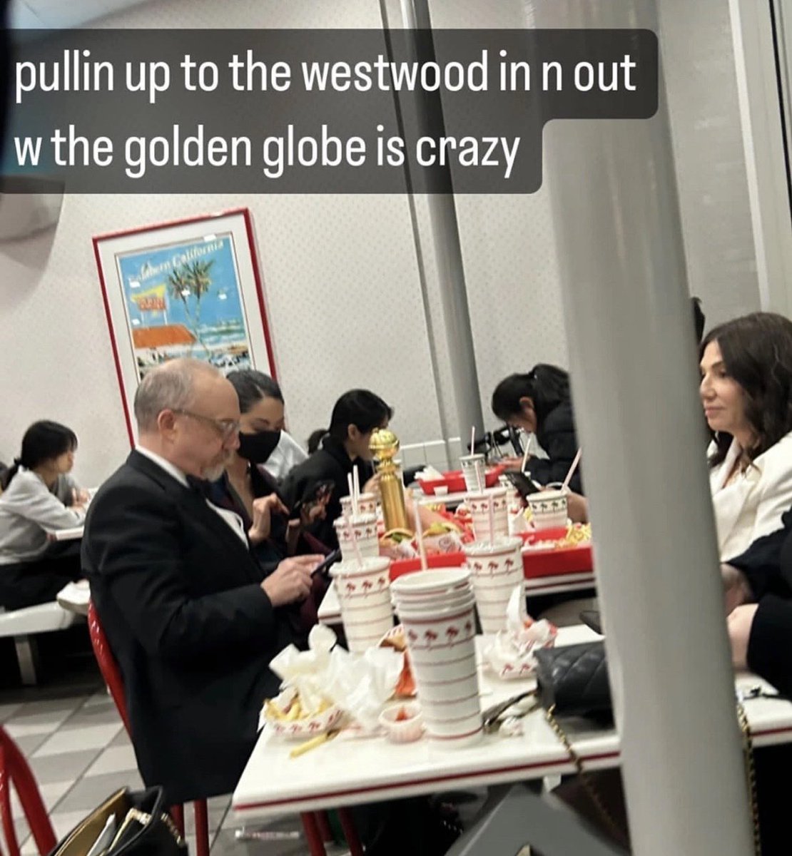 DiscussingFilm's tweet photo. Paul Giamatti with his Golden Globe at In-N-Out.

See the full winners list: https://t.co/rstXyD6XdF https://t.co/q0iv5YjInZ