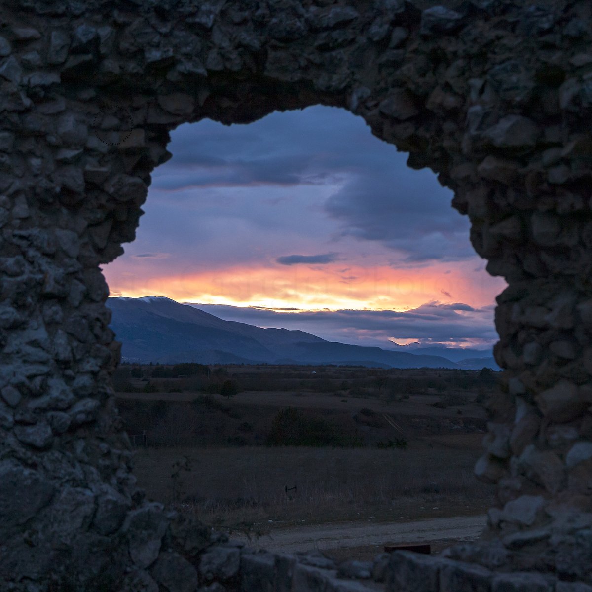 rocaphotography's tweet photo. Tramonto a Peltuinum.   
Abruzzo,Italy.   
#peltuinum #abruzzo #laquila #Italia #italy #scenery #photooftheday #picoftheday #photography #nature #sunset #sunsets #tramonto #tramonti #TwitterNatureCommunity #landscapephotography #landscape #landscapes #robertocastigliaphotography https://t.co/t3ymPuMHJG