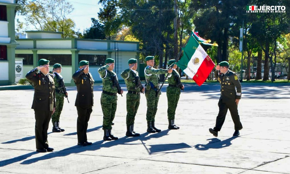 Toma de posesión del Mando y protesta de Bandera del C. Gral. Brig. D.E.M. Netzahualcóyotl Albarrán Mendoza como Comandante de la Unidad de Servicios Especiales de la Policía Militar #CDMX.

#SiemprePorTiSiemprePorMéxico
#UnidosSomosLaGranFuerzaDeMéxico