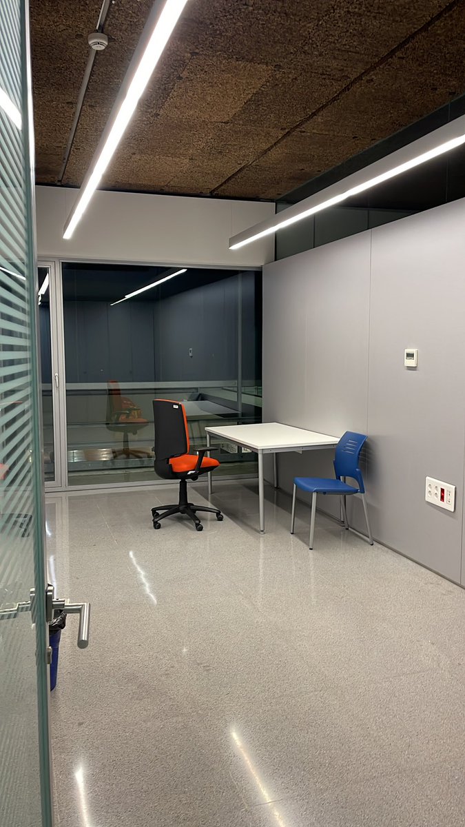 jtorres_phd's tweet photo. 🏡 New year, new permanent “home” 

Today, I moved to my new office in @ETSEUV @UV_EG, where I will lead “POSITIONATE” project the next 4 years 😀

We will open soon 3 PhD positions to work on cutting-edge indoor positioning, contact us and stay tuned! https://t.co/VztF7XAETq