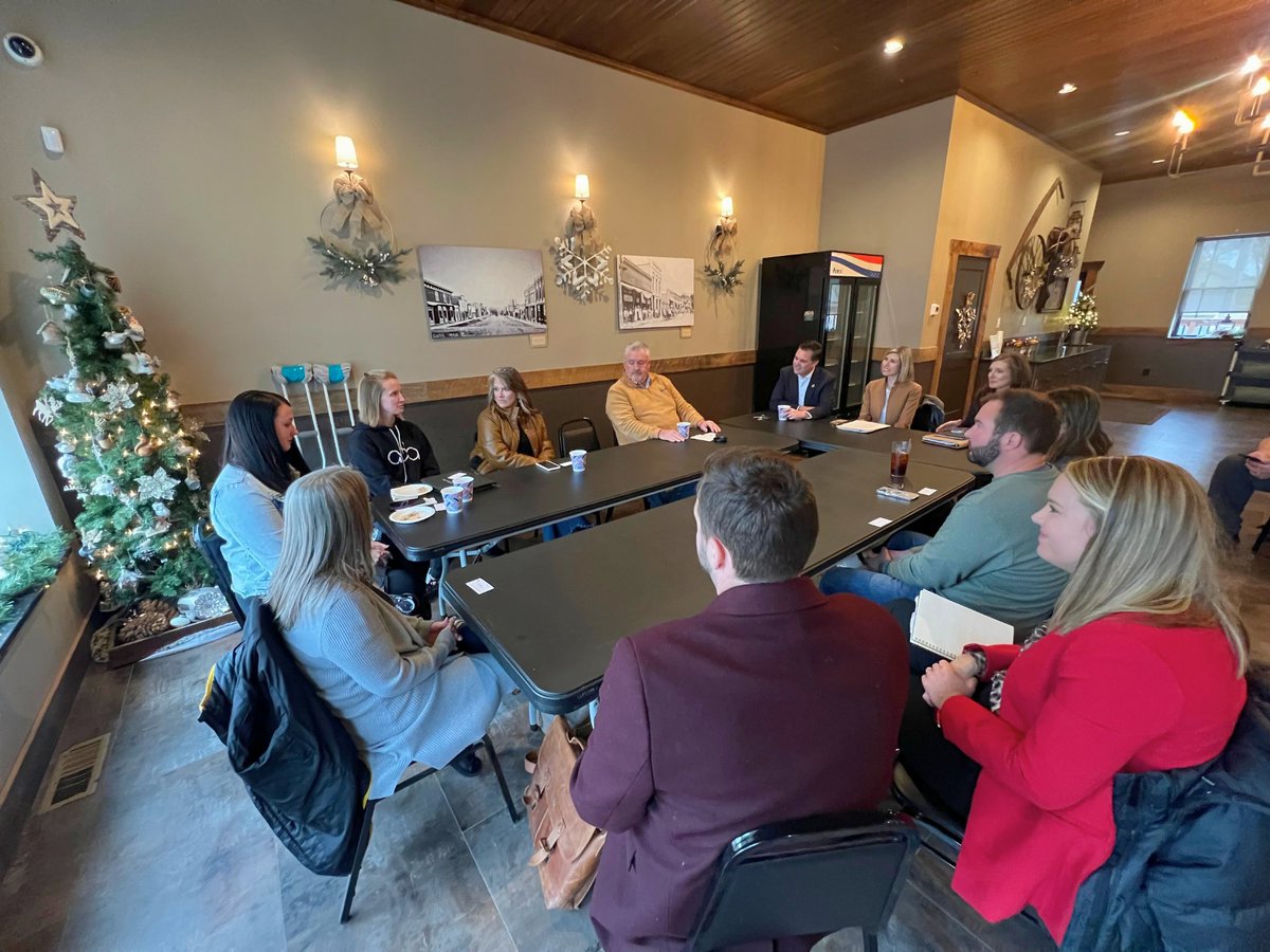 ZachNunn's tweet photo. Small businesses are the backbone of our economy. I spent time today with Adair County businesses discussing how we can cut back red tape to help job creators thrive! https://t.co/Yuqfp62kRx