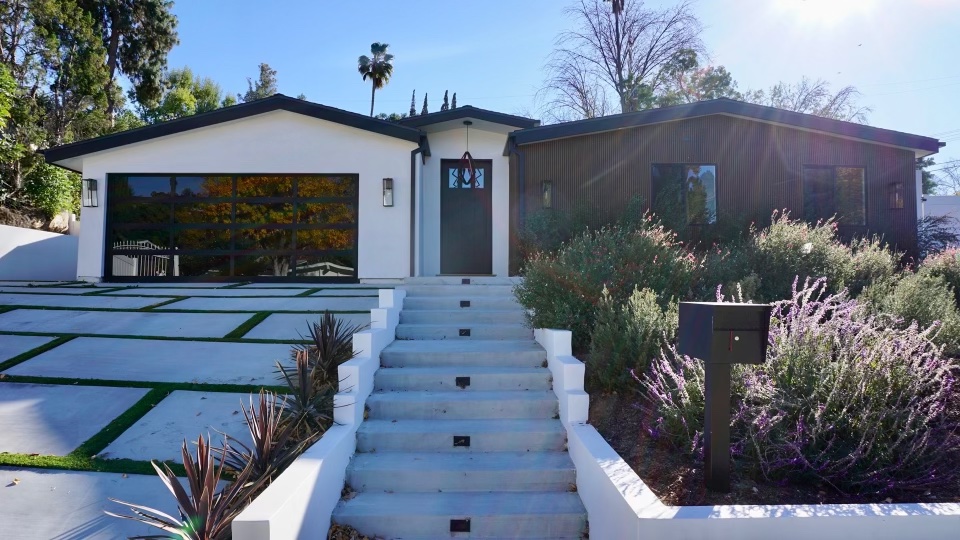 beatrice tweet media