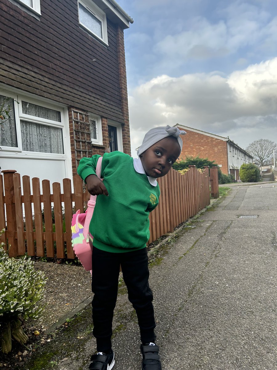 UncleAnass's tweet photo. We started schooling today. AlhamdulilLaah! Dear school🏫, please be nice to us🙏. #FirstDayOfSchool #MariyatulJannah #anasma #Dasuki😻 https://t.co/Wec9GiupTh