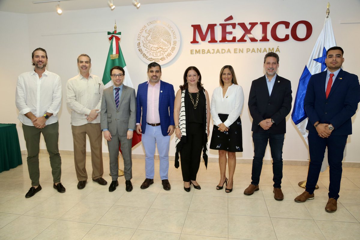 AmiciPty's tweet photo. #ActualidadDiplomática | La Embajada de México, en conjunto con La Cámara de Comercio México - Panamá, la Cámara Panameña de Energía Solar y la Asociación Panameña de Hoteleros, realizaron el evento titulado: “Maximizando tus ahorros con energía solar y movilidad eléctrica”. https://t.co/vYfMKXDrj5