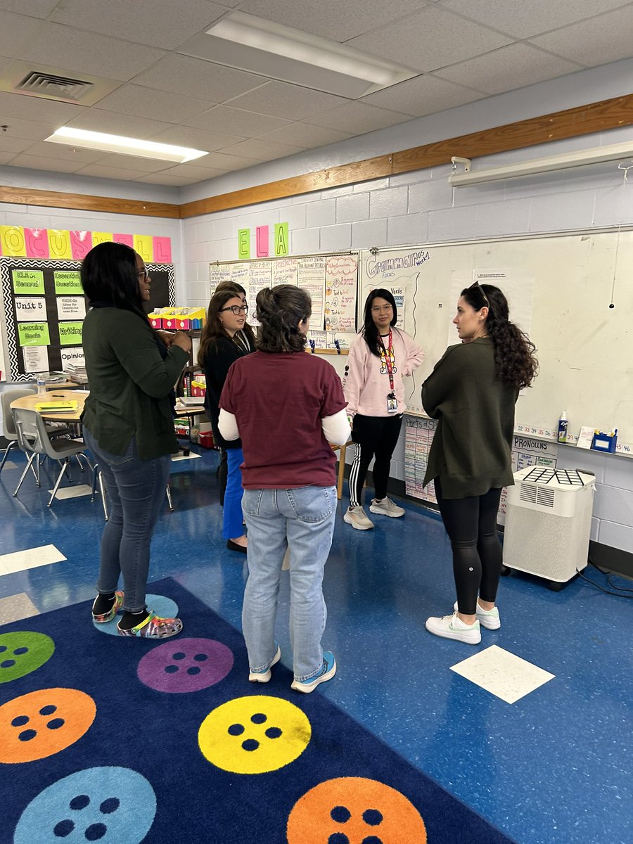 a_maddox27's tweet photo. It was great to lead a teacher workshop on Behavior & Coping Skills during our PDD today! This time of collaboration and planning is so important. @sunset_coral @SLLpbc #teacherworkshop #copingskills #collaboration #carouselbrainstorm https://t.co/UkzhctcPik