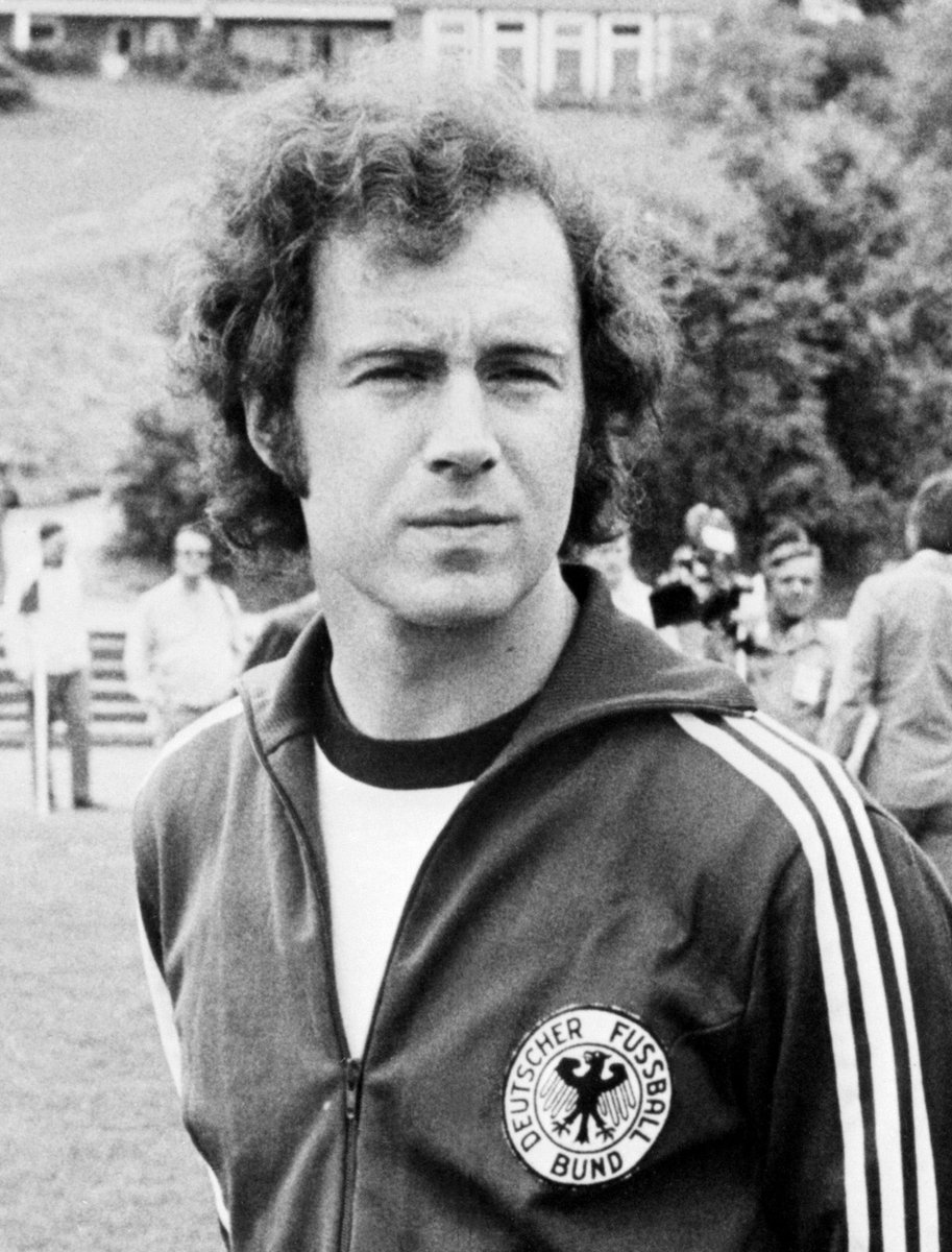 GOAL_ID's tweet photo. Franz Beckenbauer meninggal dunia di usia 78 tahun. 🥀

Salah satu pemain terbaik sepanjang masa Jerman, kampiun Piala Dunia sebagai pemain-pelatih, tiga kali juara Liga Champions bersama Bayern Munich, hingga dua kali meraih Ballon d'Or. 🇩🇪

Selamat jalan, Der Kaiser! 🙏

#Jerman #BayernMunich #TahukahAnda