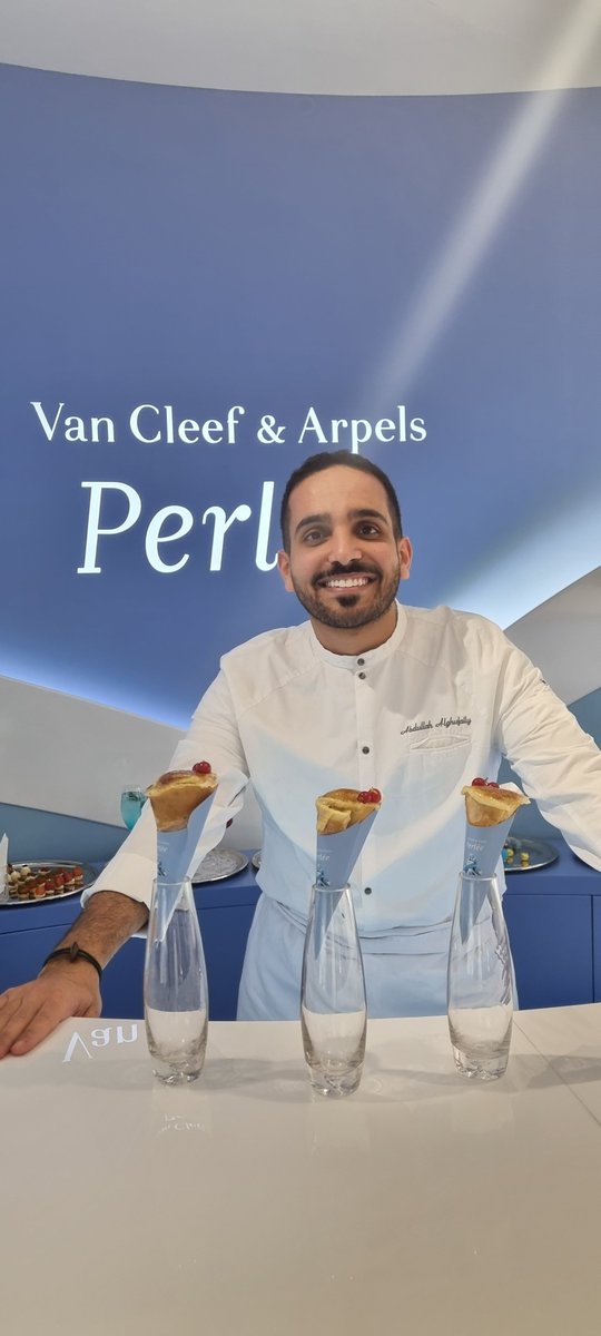 ludovic_pouille's tweet photo. Bravo 👏 au chef saoudien Abdullah Alghufaily, formé à l'Institut @LeCordonBleuInt à Paris, pour la création de la "crêpe brûlée" servie dans le café @vancleefarpels à Bujairi au cœur de Diriyah, dans le cadre de la très belle exposition "Perlée".
#FranceKSA 🇨🇵💙🇸🇦🧑🏽‍🍳 https://t.co/rPbBidNTlG