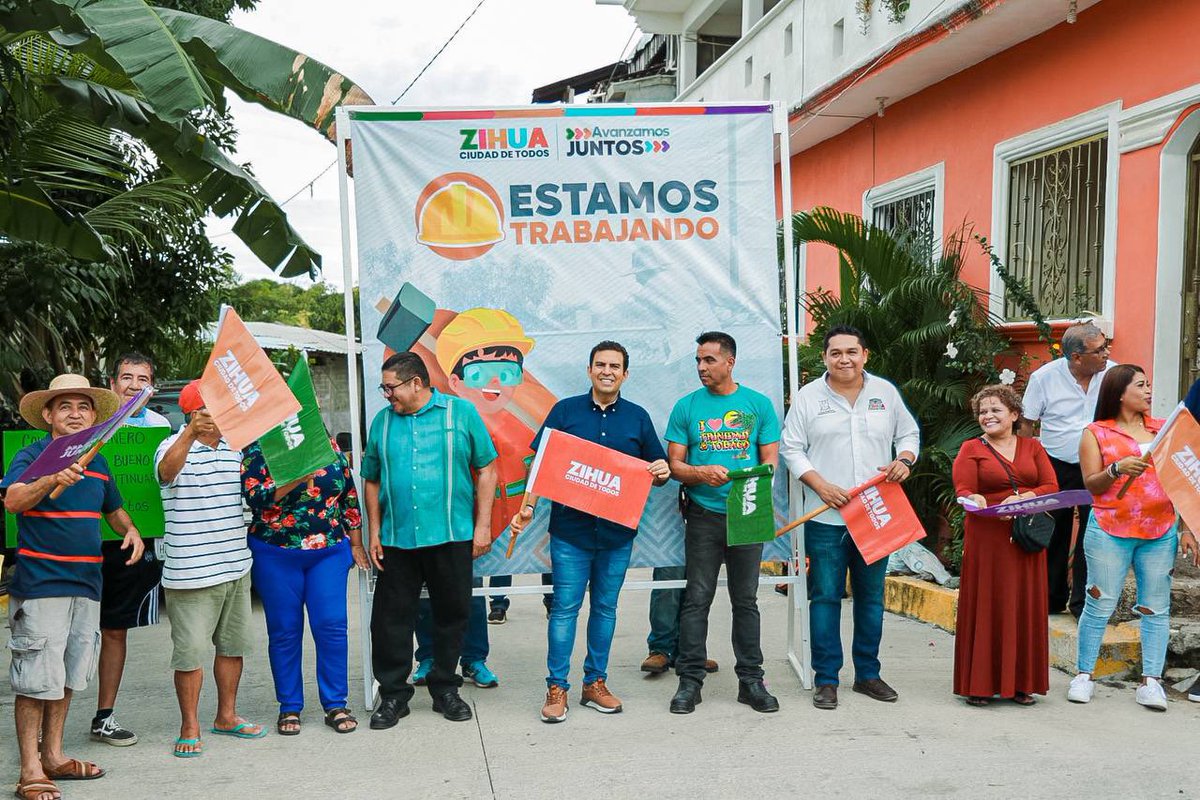 jorgexsa's tweet photo. Este 2024 lo iniciamos fuerte con acciones que permitan que siga creciendo la infraestructura de Zihua. Aplicando el programa #ManoConMano, dimos el banderazo de arranque para la pavimentación de la calle Gaspar en la colonia 6 de Enero. https://t.co/mTSu5bH6eh