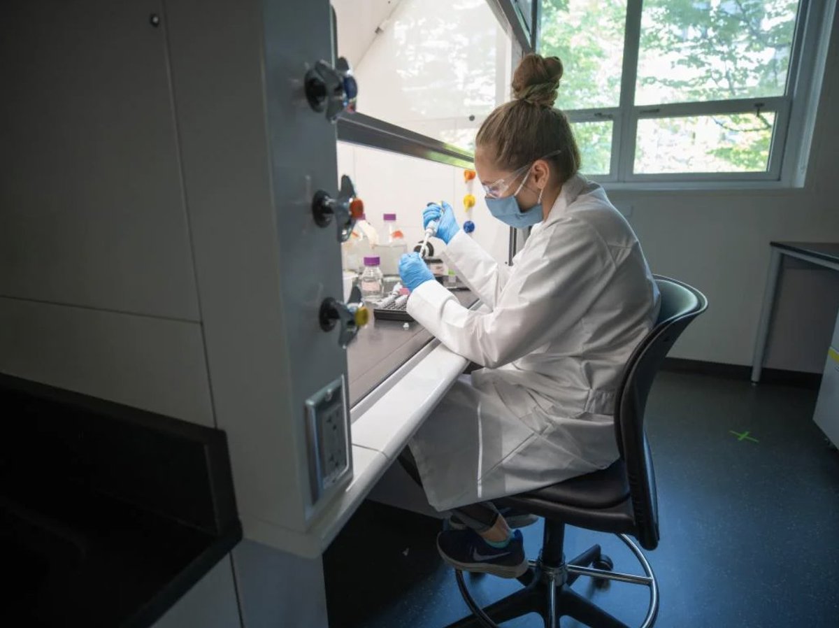 UO_Research's tweet photo. OVPRI launched a new undergraduate research program called Hui Undergraduate Research Scholars (HURS). The 12-month program supports students to enhance their research experience. Applications for the 2024-25 year are now open! @uoUROP #research https://t.co/r3SA08qpzP https://t.co/wd3eBzodxH