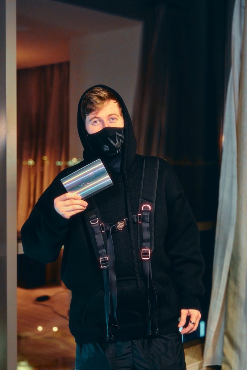 ASUS_ROGNA's tweet photo. 🚶♂️🚶♂️🚶♂️
Stay tuned for what’s coming up!
▶️https://t.co/3MgSGj3e6k
#CES2024 #CES2024ROG #ROGALANWALKER https://t.co/6jhWqxvEv7