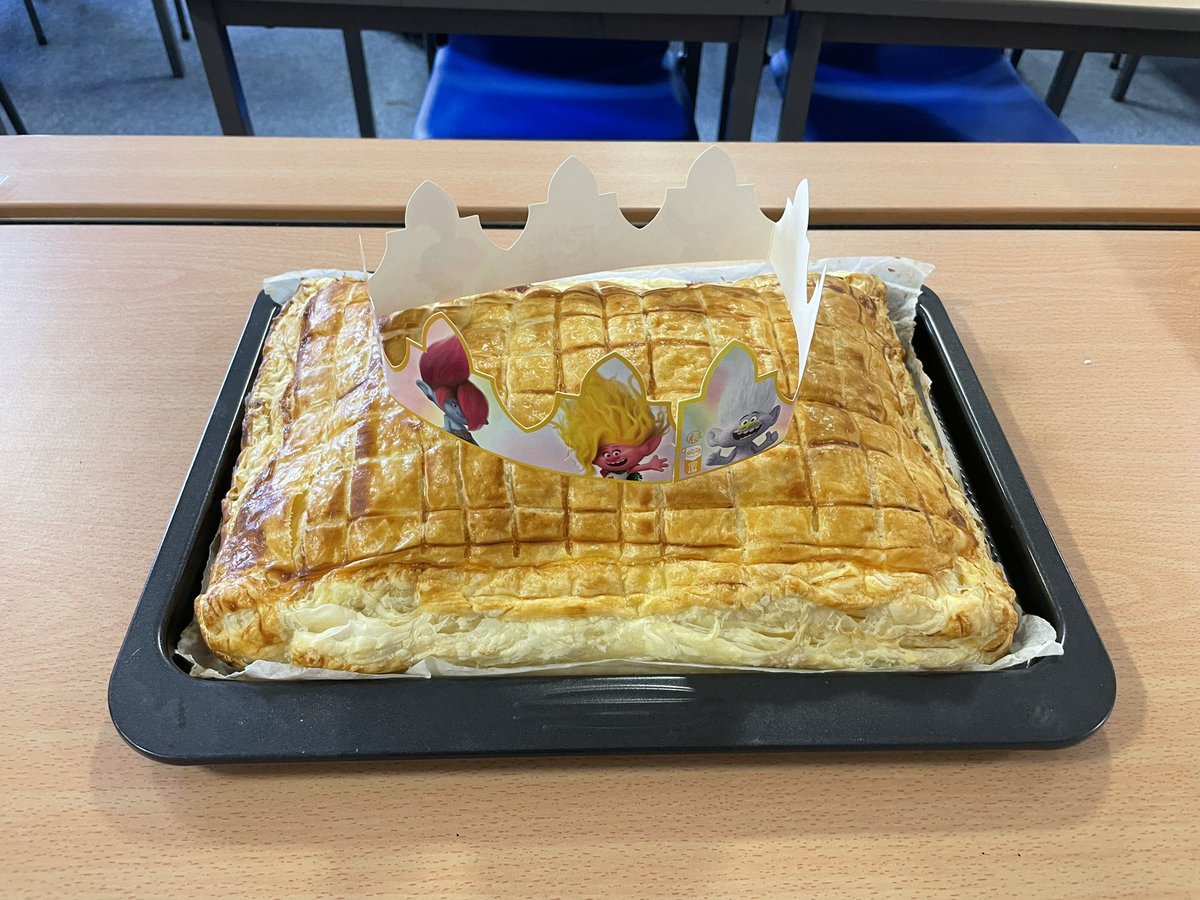 BishopbriggsMFL's tweet photo. Today we celebrated “l’Epiphanie”- we ate a Galette des rois with the S5/6 class- well done to Robyn our AH pupil for being our queen 👸 🧁 🇫🇷 
#languagesforlife @BishopbriggsAC https://t.co/9rw1ZdW54m