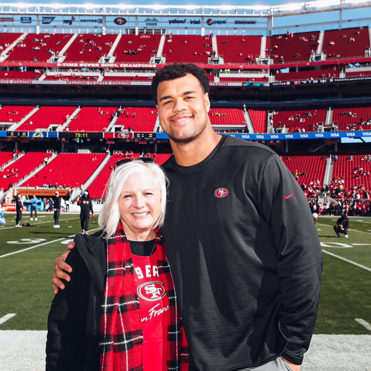 49ers's tweet photo. Shoutout to Mrs. Kahl! 

@arikarmstead's 2nd grade teacher helped him learn to read when he was struggling.

Now, our #WPMOY promotes literacy through @ArmsteadProject programs like "Storytime with Arik Armstead" to inspire elementary school students to read 📚 #WPMOYChallenge https://t.co/4R3EfrYFAm