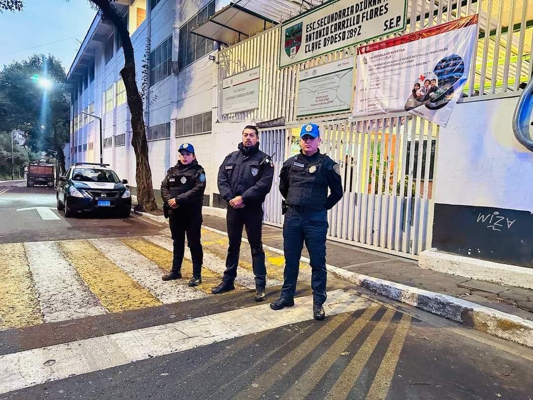 El alcalde de #Cuajimalpa,# AdriánRubalcava, implementó el operativo de seguridad y vialidad denominado “Regreso a Clases en Cuajimalpa”

Más info ⬇️

ow.ly/70gX50QoT0Y