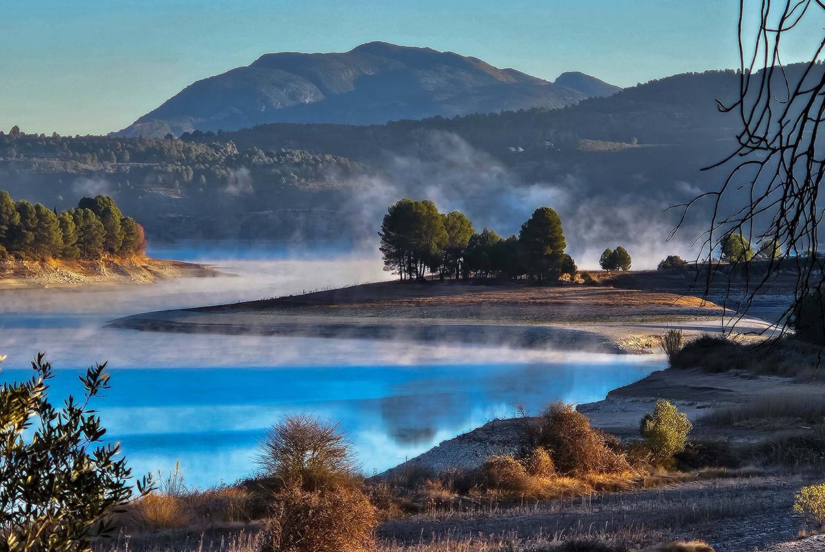 MuntanyaV's tweet image. Comencem amb els duels d'esta edició de «Retratant el País Valencià».

1. Pantà de Beniarrés @Basseta
2. Gola de Pujol @taosia17
3. Balneari de Bellús i Benicadell @latonga73
4. Castell i despoblat de Miravet @igsallo 

Podeu votar per la vostra preferida en la següent publicació