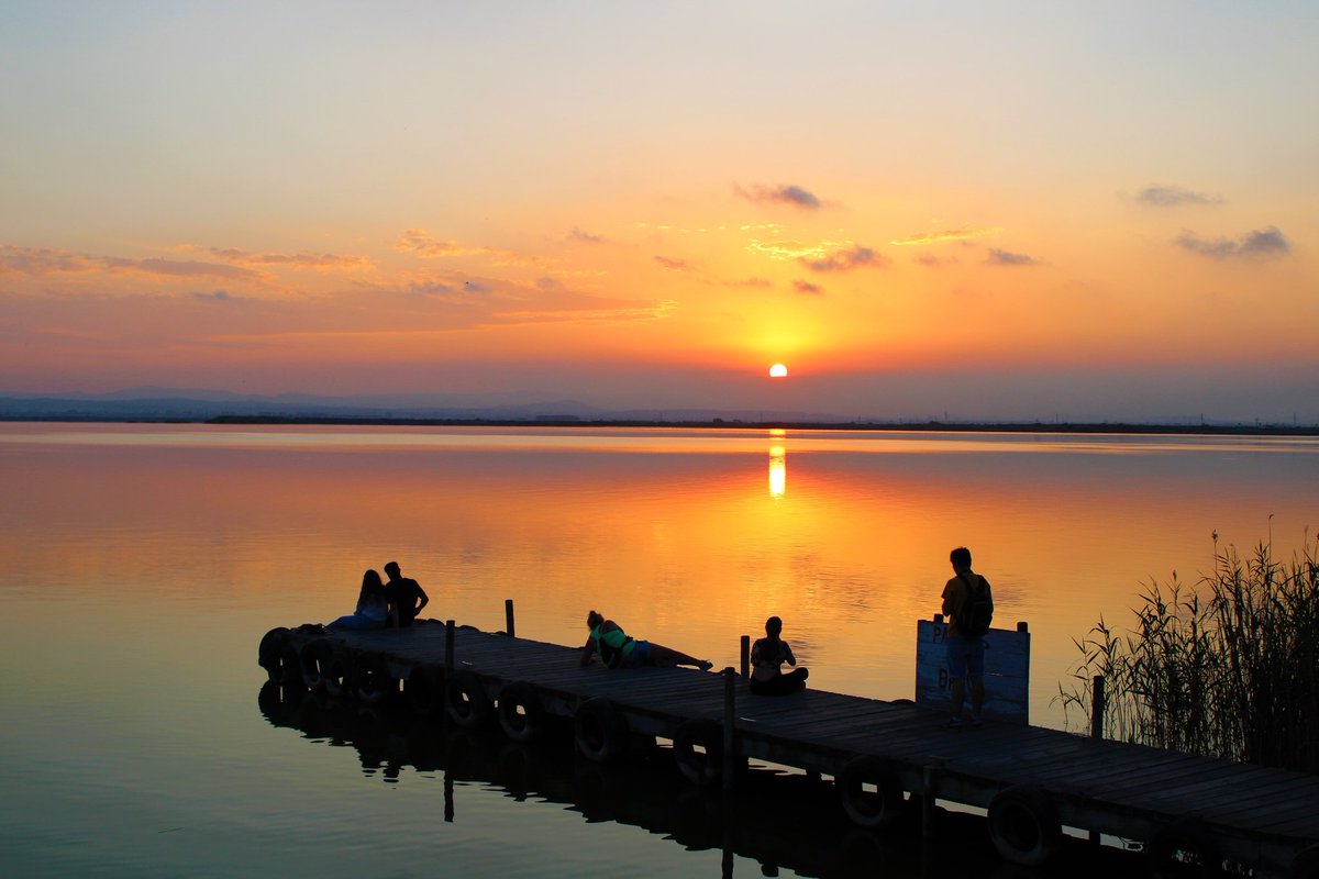 MuntanyaV's tweet image. Comencem amb els duels d'esta edició de «Retratant el País Valencià».

1. Pantà de Beniarrés @Basseta
2. Gola de Pujol @taosia17
3. Balneari de Bellús i Benicadell @latonga73
4. Castell i despoblat de Miravet @igsallo 

Podeu votar per la vostra preferida en la següent publicació