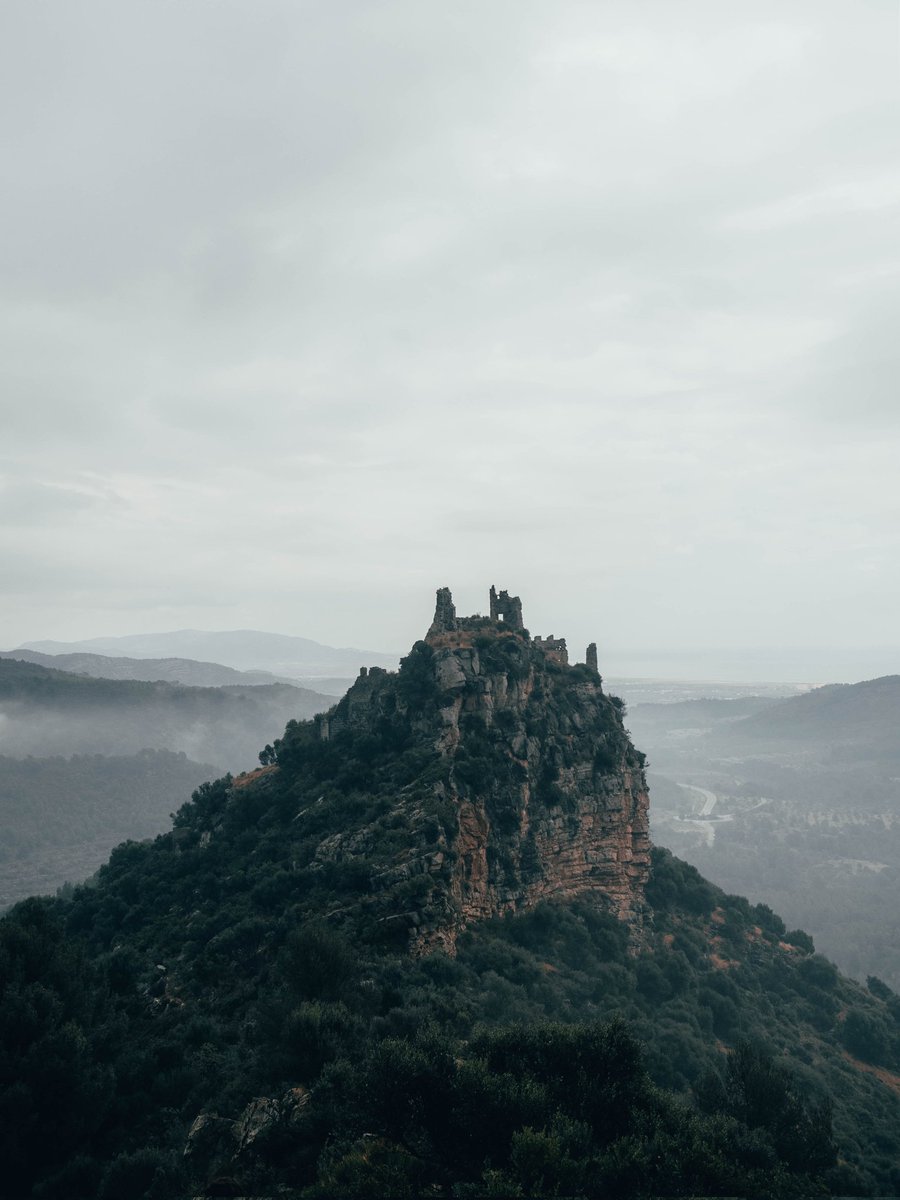 MuntanyaV's tweet image. Comencem amb els duels d'esta edició de «Retratant el País Valencià».

1. Pantà de Beniarrés @Basseta
2. Gola de Pujol @taosia17
3. Balneari de Bellús i Benicadell @latonga73
4. Castell i despoblat de Miravet @igsallo 

Podeu votar per la vostra preferida en la següent publicació