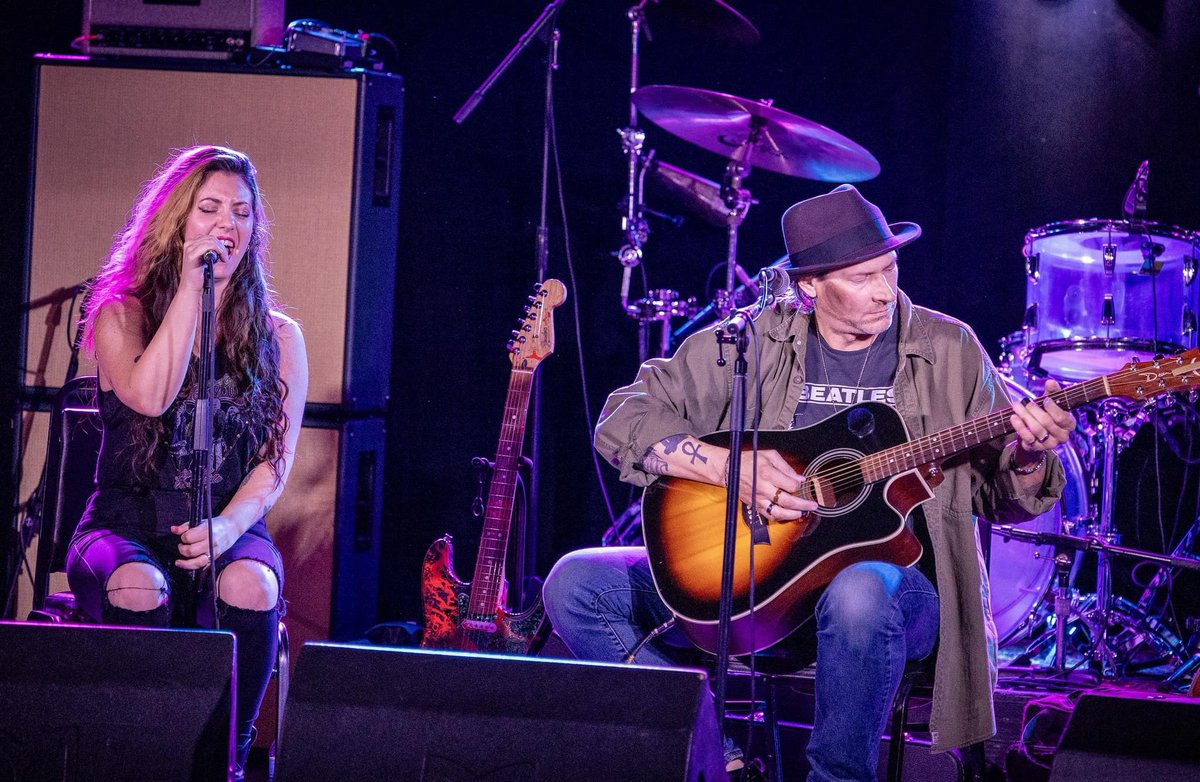 BourbonHouse_'s tweet photo. We don’t acoustic much, but there’s something about that stripped down rawness that is extra special
📸 @moon_doom13
#acoustic #authenticity #rockduo #bluesrock #southernrock #rocknroll #newclassicrock #nwocr #shankhall #milwaukee #acousticperformance #acousticrock #dynamicduo https://t.co/c8JpCHSg1D