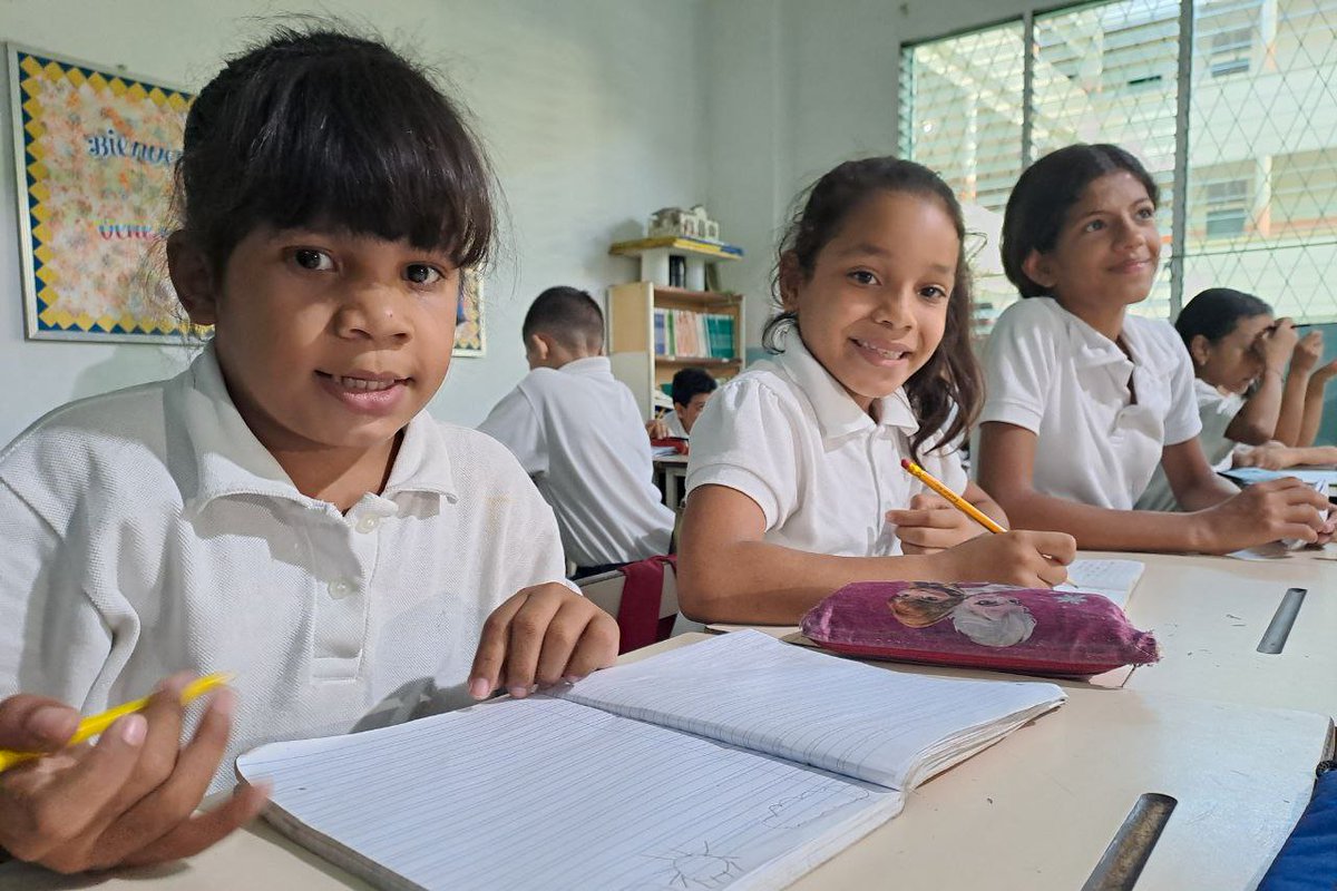 ¡Arrancamos el segundo momento pedagógico!

Con optimismo, ímpetu y compromiso regresamos a nuestras aulas. Hoy 8 de enero Venezuela Toda está lista para seguir cosechando victorias.

¡Vamos a clases a darlo todo por nuestro país!

#SifontesSeAcercaAlPanteón
<a href="/NicolasMaduro/">Nicolás Maduro</a>