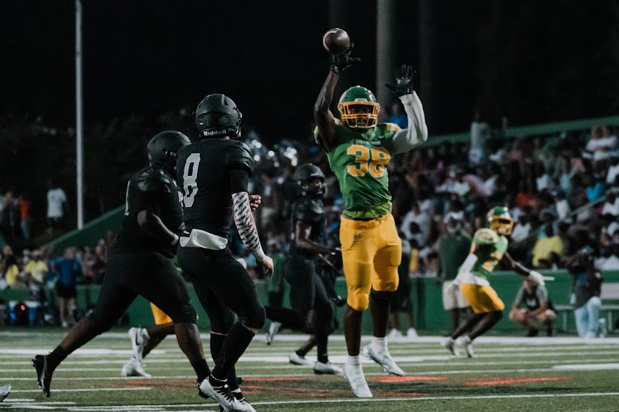 Senior season stats:
Total tackles: 77
TFL: 27
Sacks: 12
FF: 2
QB hurry: 36
PBU: 4
<a href="/DAWGHZERECRUITS/">Dawg House Recruiting</a> 
<a href="/SummervilleFB/">Summerville Football</a> 
<a href="/PrepRedzoneSC/">Prep Redzone South Carolina</a> 
@RivalsWardlaw