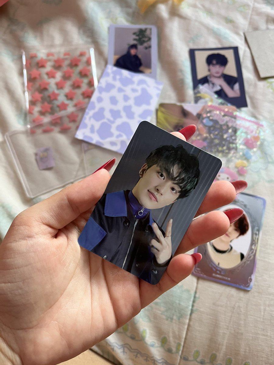yunowsoobin's tweet photo. meu mark universe finalmente cmg 😭💞 https://t.co/o46dp6fPoC