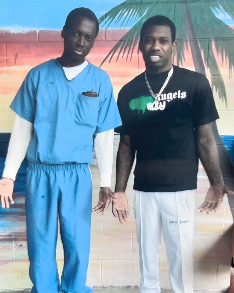 kingkoly's tweet photo. Um gon hold dis shit down until Pooh home‼️ #Freepooh #BOBG https://t.co/QsQKTNsb53