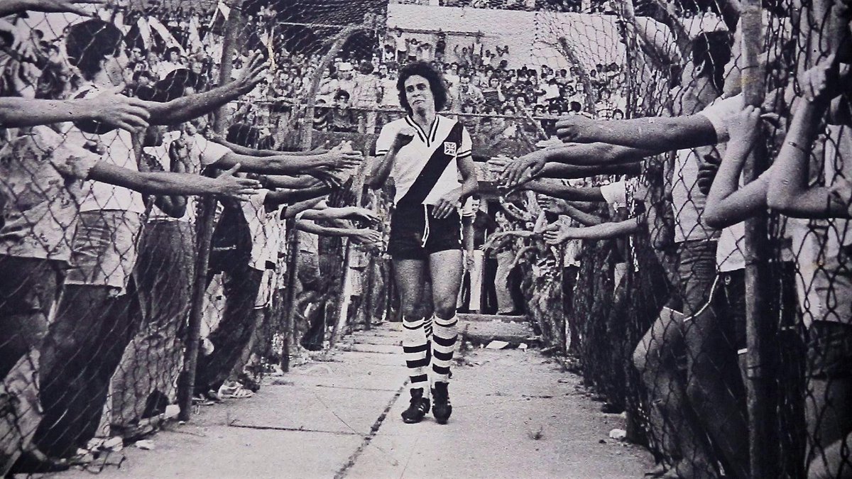 VascodaGama's tweet photo. O MAIOR DE TODOS. 🧨💢

• 1.110 jogos pelo Vasco da Gama (jogador que mais vestiu a camisa do Clube)

• 708 gols pelo Vasco da Gama (maior artilheiro da história do Clube)

• Maior artilheiro da história de São Januário (184 gols)

📸: Ronald Theobald

#DinamiteEterno
#VascoDaGama
