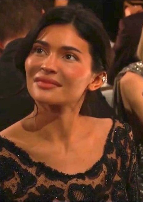 someone said kylie looks like cilian murphy now i can't unsee it😭😭