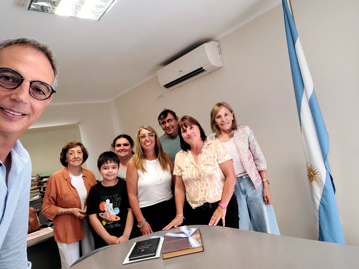 ASUMIÓ CARINA STOPPINI COMO CONCEJAL 💪🇵🇱
Le tomó juramento la Vicepresidente 1° en ejercicio de la Presidencia,  Concejal Lilian Labaqui.