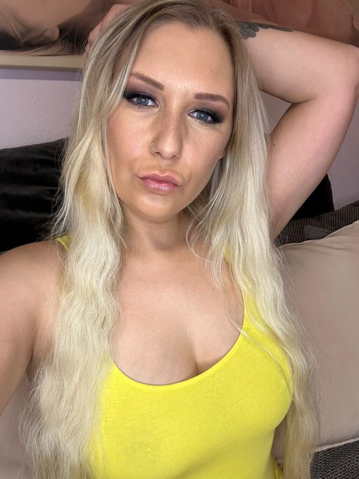 Ich bin heute von 20:30 - 22:30 (Berlin) f&uuml;r Videocalls erreichbar. Mach mit mir dein ganz pers&ouml;nliches<a href="/tag/besterjobderwelt"class="tags"><span>#besterjobderwelt</span></a><a href="/tag/traumjob"class="tags"><span>#traumjob</span></a><a href="/tag/dertrautsichwas"class="tags"><span>#dertrautsichwas</span></a>