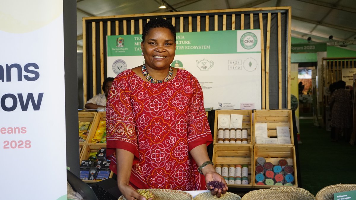 Did you know? Small-scale farmers are the unsung heroes, cultivating 1/3 of the food we eat! We must celebrate their vital role in feeding our planet. Learn more on how to make a difference by reading the New Consensus with Small-Scale Food Producers👉bit.ly/3ZOHhLn👩‍🌾