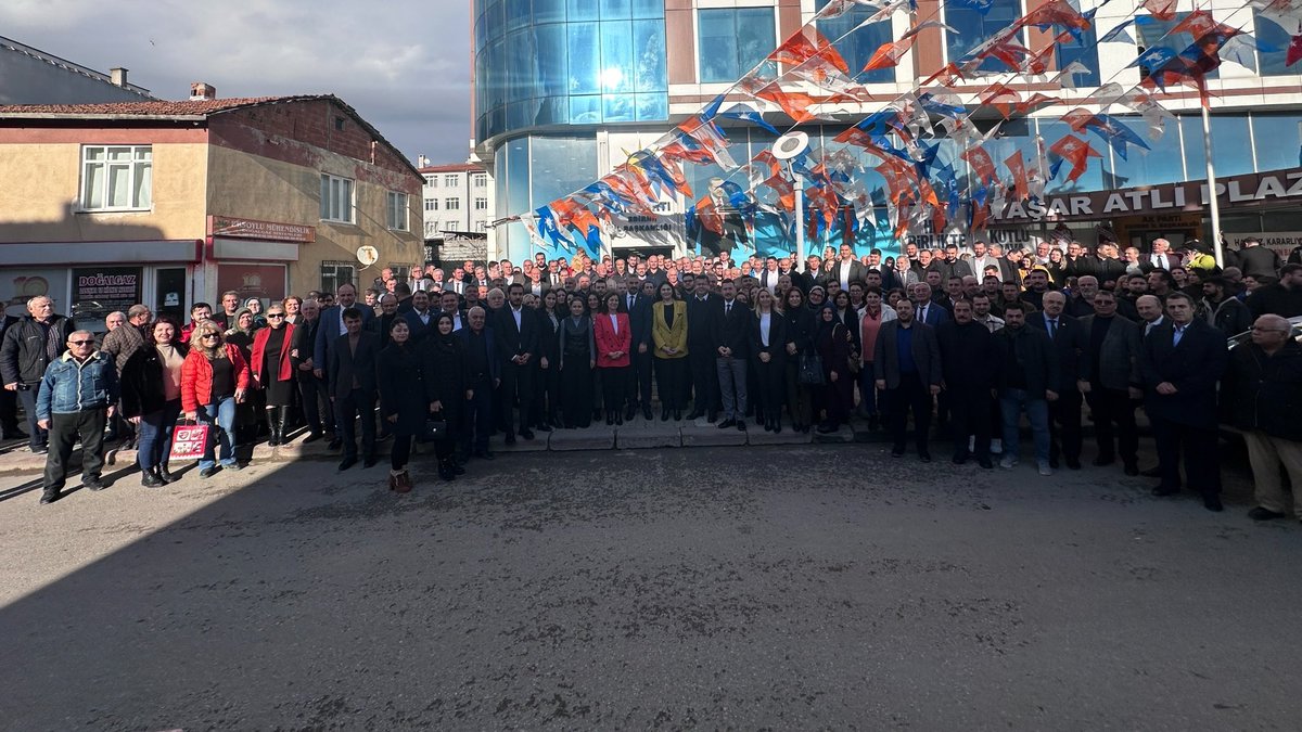 ibabelgin's tweet photo. Bugün vatanımız, milletimiz için gönül birliği kurduğumuz Cumhur İttifakı teşkilatımız ile birlikte; Edirne Belediye Başkan Adaylığımızın basın toplantısını gerçekleştirdik.

Amacımız bir, niyetimiz bir…
Edirne’mizin hak ettiği değere ve Edirne’mizdeki istisnasız her bir vatandaşımızın hak ettiği Edirne’ye kavuşması için!
#HepBirlikteEdirne