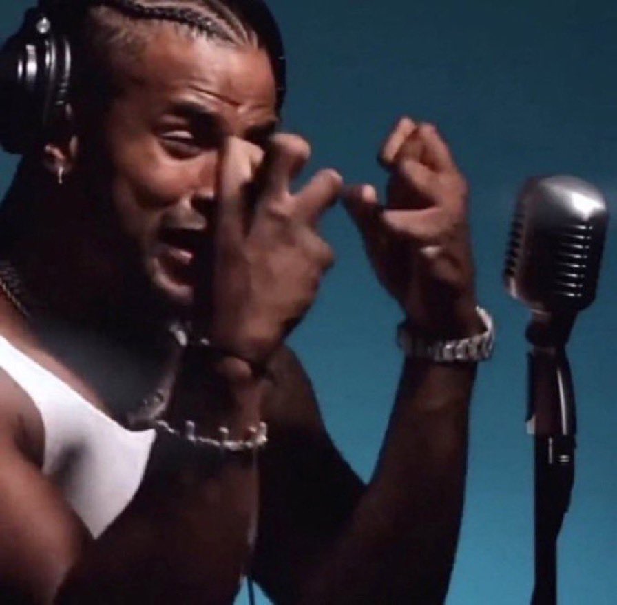 zaynahbear's tweet image. When I get halfway through a burger and the ingredients start sliding around