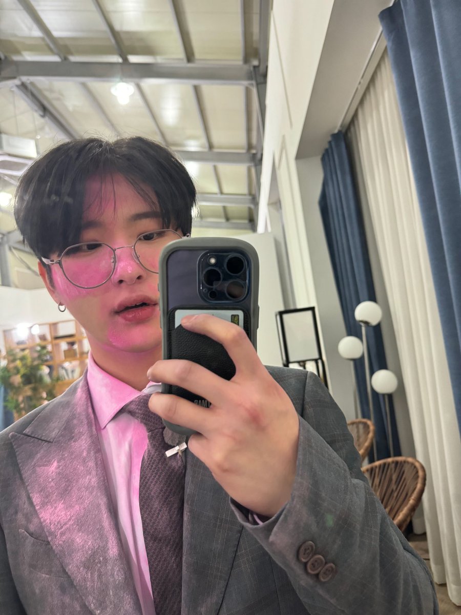 CRAVITY_twt's tweet photo. 핑크 서아빠 ..
#우빈 https://t.co/9gXZVvJd0v