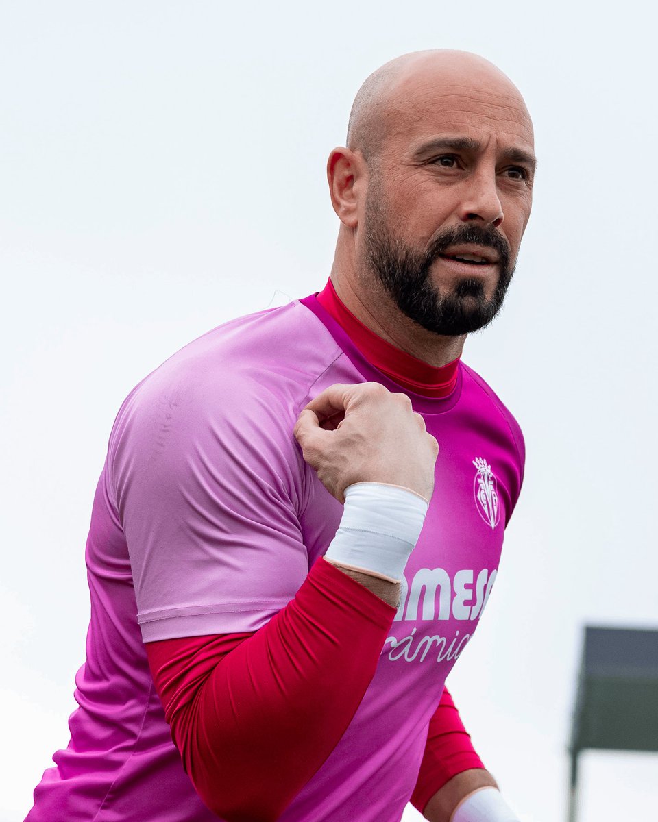 VillarrealCF's tweet photo. ¡Con todo, Pepe 🧤! https://t.co/C7j5aM7Z7q