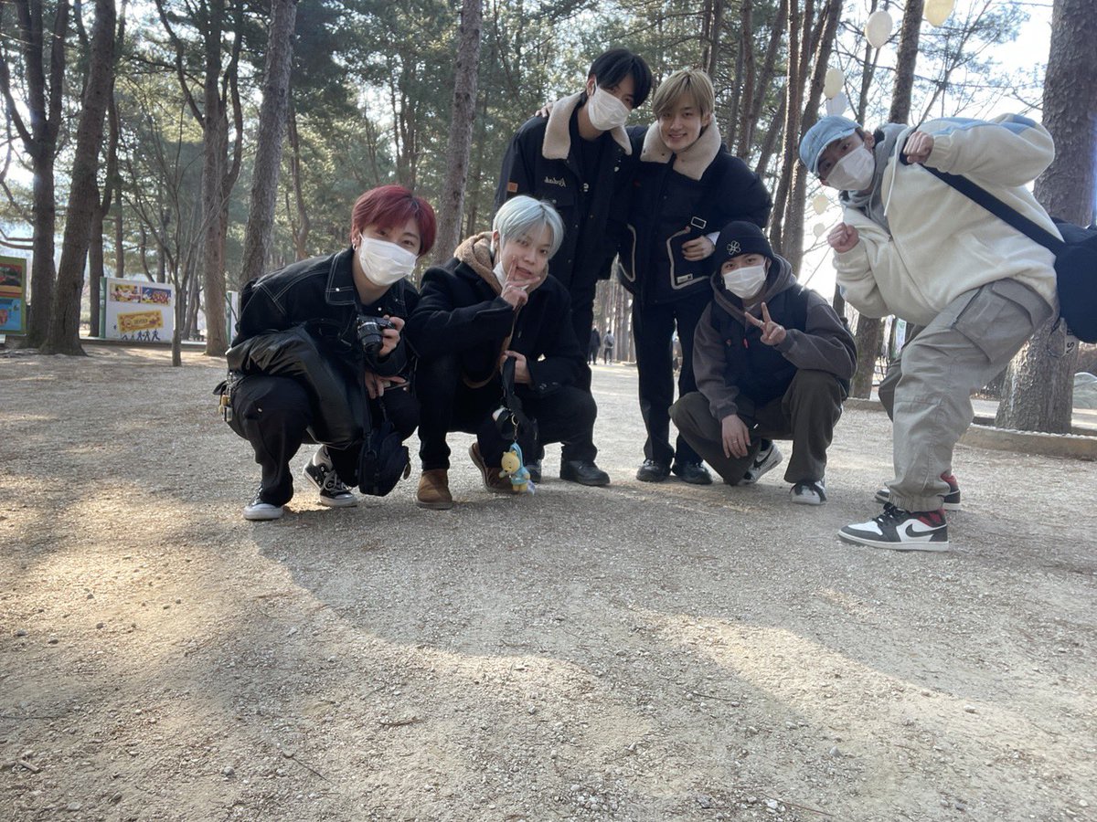 [#베리베리]

베리베리 데뷔 5주년❄️
저희가 걸어온 길에 항상 
베러가 있어 행복했습니다.

앞으로 우리가 걸을 길에도
베리베러의 발자취가 같은 곳을
향했으면 좋겠습니다.

#VERIVERY #HAPPYVERIVERYDAY
#VERIEVERY5thANNIVERSARY