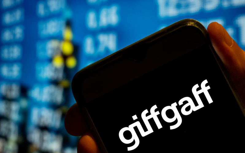 MirrorMoney's tweet photo. Exact mobile providers that won't up your bill in 2024 from GiffGaff to Lebara and more https://t.co/Ob7HZx4fWX https://t.co/lNObEXQbBV