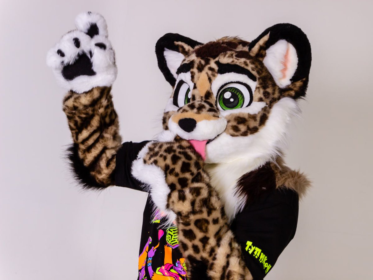 CatKrafi's tweet photo. Little leopard is looking for a home! ๐
$2500 + shipping
Head, gloves, armsleeves, tail
-
-
-
#fursuit #fursuitmaker #leopardfurry #foambase #leopardfursuit #fursuitForSale https://t.co/nwbsGAJmg6