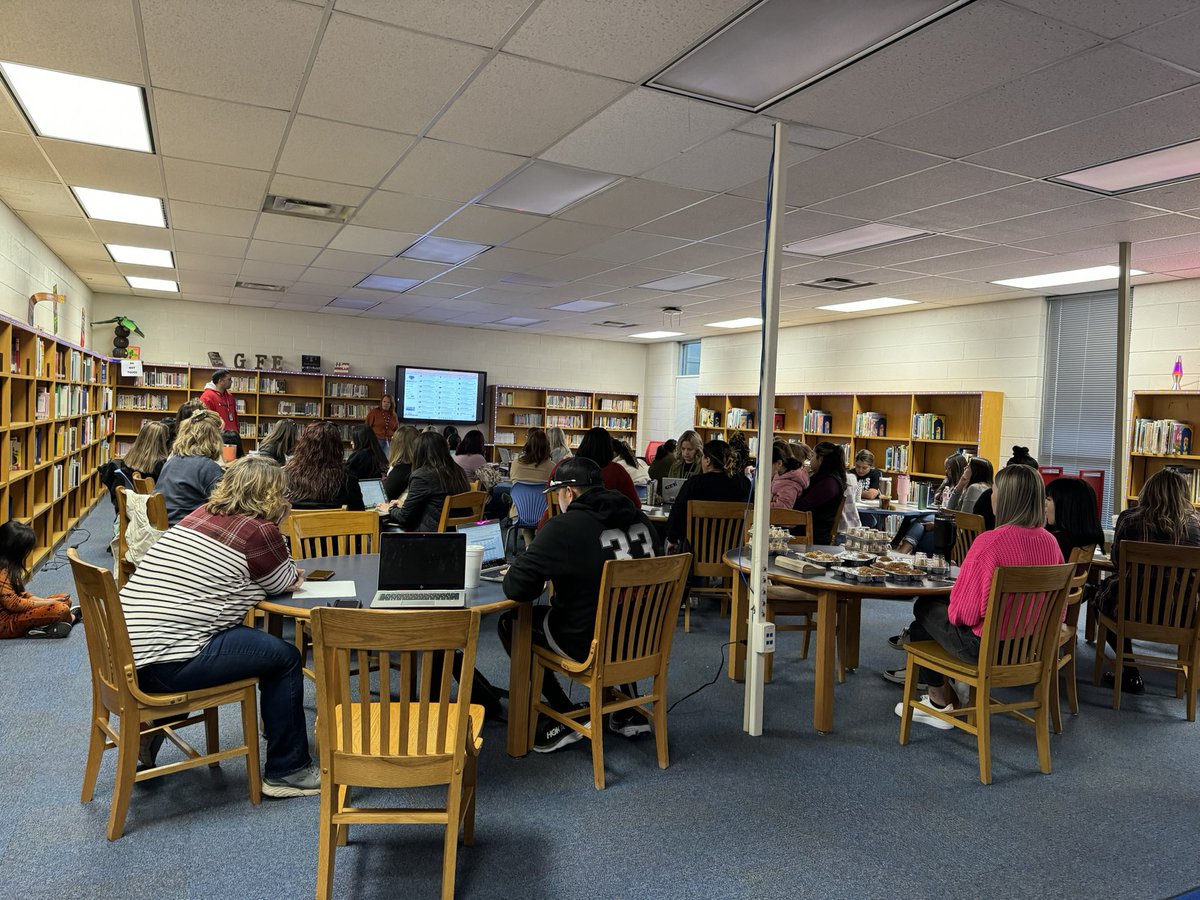 FranksElem's tweet photo. Our staff is engaged and excited for the 2nd semester 🎉 #shinebright #MISDProud @morganbrob @JessicaRedman81 https://t.co/hlIY5aP35S