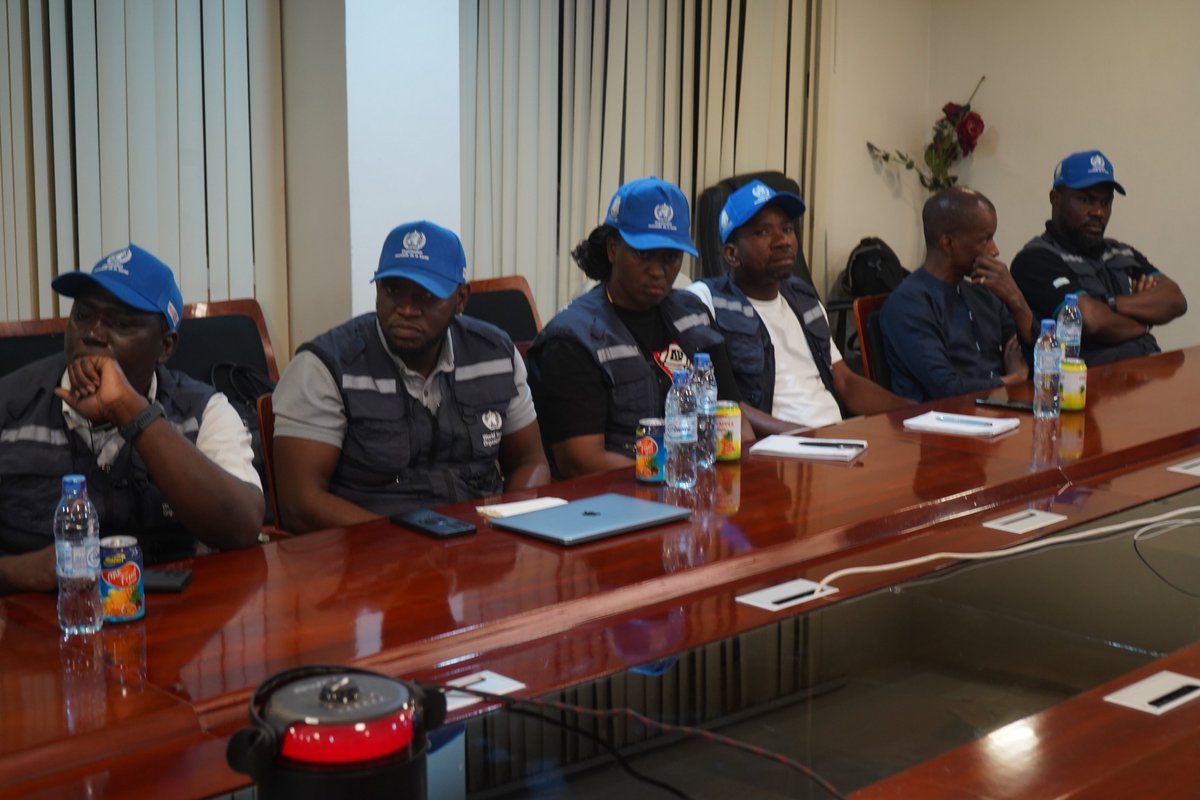guinee_oms's tweet photo. Débriefing de l'équipe médicale d'urgence de @WHO au #Msante sur la prise en charge des blessés suite à l'incendie du dépôt des hydrocarbures de Conakry.  La mission a parlé des résultats obtenus et fait des recommandations pour améliorer la prise en charge des urgences médicales https://t.co/5Pa7W9RSq0