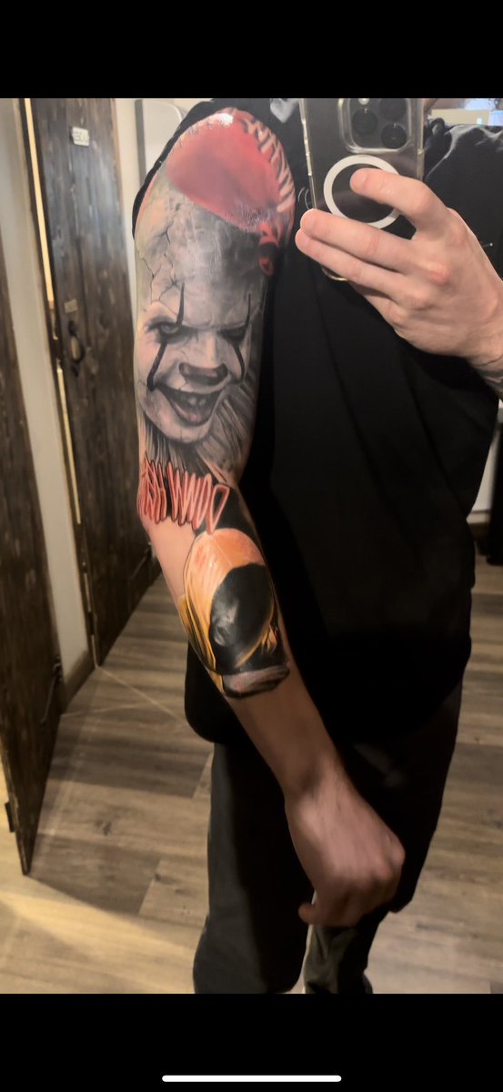 ItsMeShnitz's tweet photo. Wait? Did I show you my Pennywise? https://t.co/RAyuaUBRcS
