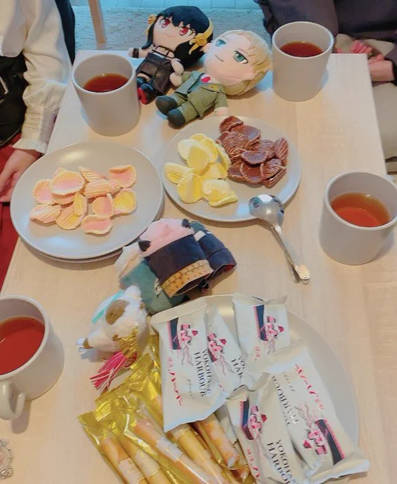 言い忘れてましたが先日の遊び疲れたオフ会の様子です。あまりにも雑な会だったのですが、皆さんのおかげで何もかも楽しかったです……本当にすみません…でもありがとうございました……我が人生に一片の悔い無し。
その上スケブは線がひどい 