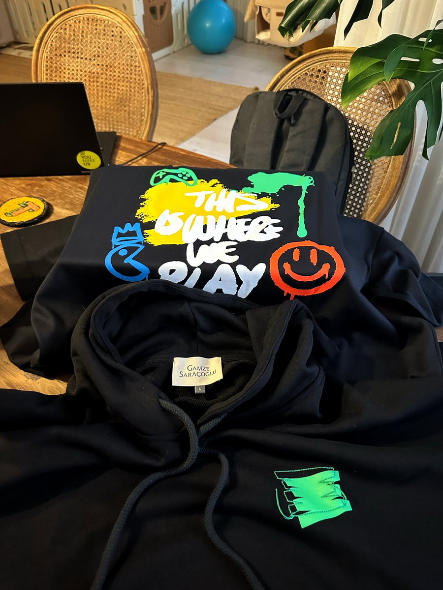 Kariyerimde beni espor ile tanıştıran ve kurulduğu gün ilk üyelerinden biri olduğum <a href="/ESAesports/">ESA Esports</a> ‘un çok değerli <a href="/gamze_saracoglu/">Gamze Saracoglu</a> ile birlikte yarattığı bu kreasyon hem şahsi olarak hem de espor sektörü için çok değerli bir girişim. Dünya esporun gücünü yeni tanıyor. Özel